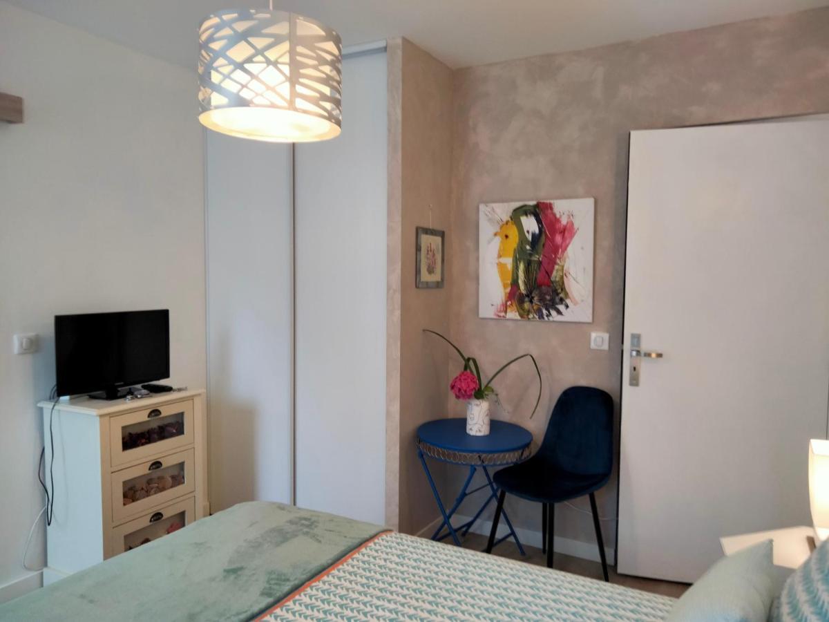 Les Chambres Hautes D'Anastasia Rodez Esterno foto